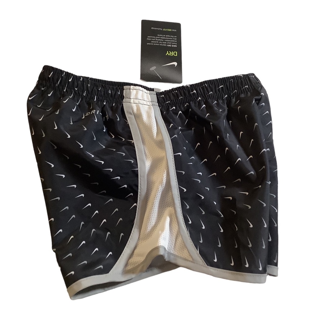 New NWT Nike Girls Sport Dri-Fit
Shorts Size 6X - Picture 4 of 6